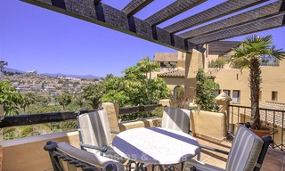 Ruim en gezellig duplex penthouse appartement te koop met 360º panoramisch zicht, tussen Estepona en Marbella 12697 
