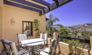Ruim en gezellig duplex penthouse appartement te koop met 360º panoramisch zicht, tussen Estepona en Marbella 12700 