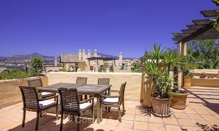Ruim en gezellig duplex penthouse appartement te koop met 360º panoramisch zicht, tussen Estepona en Marbella 12705 