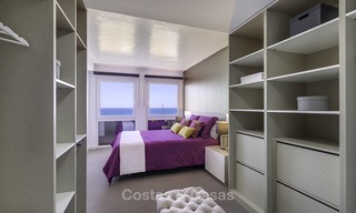 Volledig gerenoveerd modern luxe appartement te koop in de jachthaven van Puerto Banus, met panoramisch zicht over de marina en de zee, Marbella. Bodemprijs! 12734 