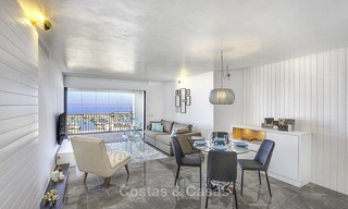 Volledig gerenoveerd modern luxe appartement te koop in de jachthaven van Puerto Banus, met panoramisch zicht over de marina en de zee, Marbella. Bodemprijs! 12747 