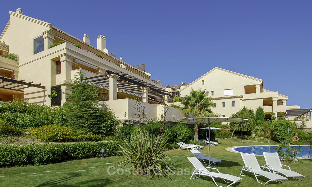 Ruime luxe appartementen en penthouses te koop met zeezicht in Nueva Andalucia te Marbella 12775