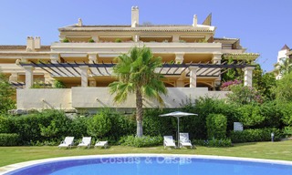 Ruime luxe appartementen en penthouses te koop met zeezicht in Nueva Andalucia te Marbella 12777 