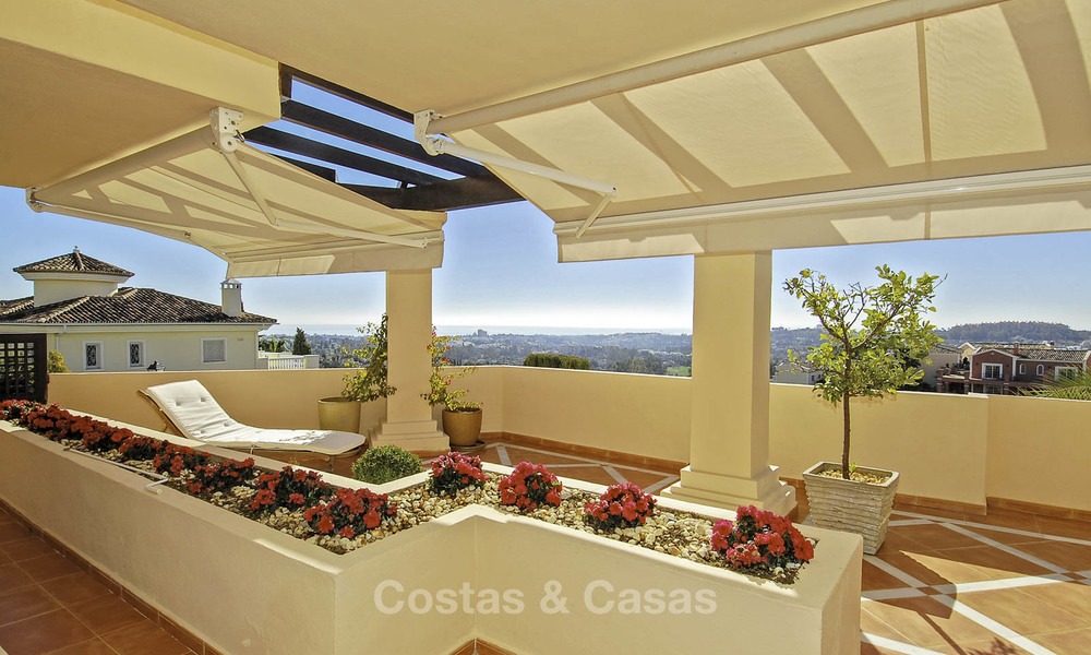 Ruime luxe appartementen en penthouses te koop met zeezicht in Nueva Andalucia te Marbella 12760