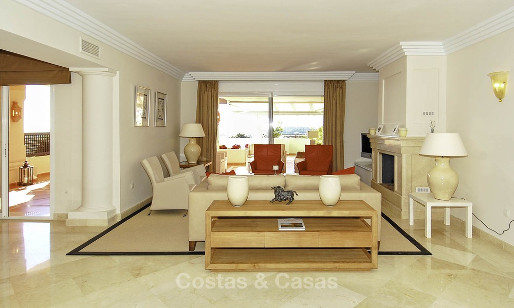 Ruime luxe appartementen en penthouses te koop met zeezicht in Nueva Andalucia te Marbella 12761