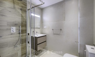 Volledig gerenoveerd appartement met zeezicht te koop, naast de jachthaven van Estepona 12784 