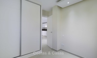 Volledig gerenoveerd appartement met zeezicht te koop, naast de jachthaven van Estepona 12790 