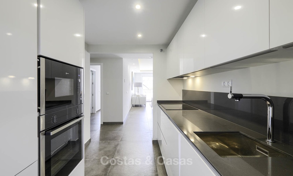 Volledig gerenoveerd penthouse appartement aan het strand te koop op de New Golden Mile, tussen Estepona en Marbella 12816
