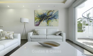 Volledig gerenoveerd penthouse appartement aan het strand te koop op de New Golden Mile, tussen Estepona en Marbella 12823 