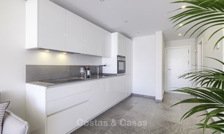 Volledig gerenoveerd penthouse appartement te koop, direct aan het strand en met prachtig zeezicht, Mijas Costa 12892 
