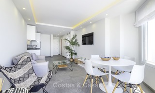 Volledig gerenoveerd penthouse appartement te koop, direct aan het strand en met prachtig zeezicht, Mijas Costa 12894 