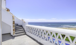 Volledig gerenoveerd penthouse appartement te koop, direct aan het strand en met prachtig zeezicht, Mijas Costa 12895 
