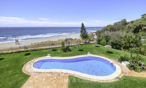 Volledig gerenoveerd penthouse appartement te koop, direct aan het strand en met prachtig zeezicht, Mijas Costa 12897