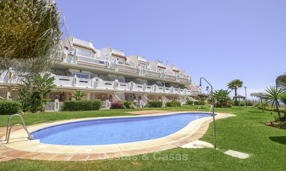 Volledig gerenoveerd penthouse appartement te koop, direct aan het strand en met prachtig zeezicht, Mijas Costa 12909