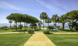 Appartement te koop, in een luxe complex direct aan het strand en met panoramisch zeezicht, Cabopino, Marbella 12980 