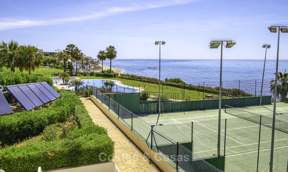 Appartement te koop, in een luxe complex direct aan het strand en met panoramisch zeezicht, Cabopino, Marbella 12988