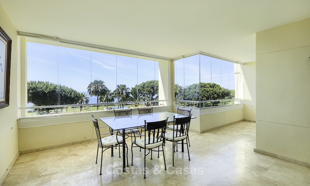 Appartement te koop, in een luxe complex direct aan het strand en met panoramisch zeezicht, Cabopino, Marbella 12991
