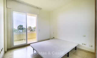 Appartement te koop, in een luxe complex direct aan het strand en met panoramisch zeezicht, Cabopino, Marbella 13006 