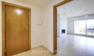 Appartement te koop, in een luxe complex direct aan het strand en met panoramisch zeezicht, Cabopino, Marbella 13008 
