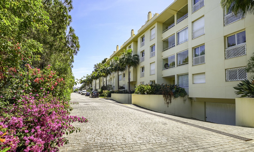 Appartement te koop, in een luxe complex direct aan het strand en met panoramisch zeezicht, Cabopino, Marbella 13012