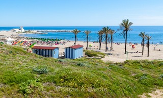 Appartement te koop, in een luxe complex direct aan het strand en met panoramisch zeezicht, Cabopino, Marbella 13016 