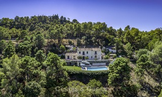 Idyllische rustieke villa met heerlijk uitzicht op het platteland te koop, in het exclusieve El Madroñal, Benahavis, Marbella 12939 