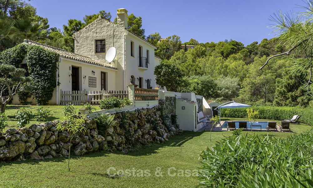 Idyllische rustieke villa met heerlijk uitzicht op het platteland te koop, in het exclusieve El Madroñal, Benahavis, Marbella 12942