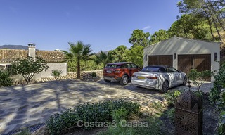 Idyllische rustieke villa met heerlijk uitzicht op het platteland te koop, in het exclusieve El Madroñal, Benahavis, Marbella 12944 