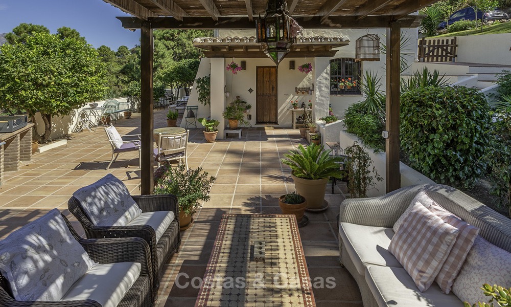 Idyllische rustieke villa met heerlijk uitzicht op het platteland te koop, in het exclusieve El Madroñal, Benahavis, Marbella 12948