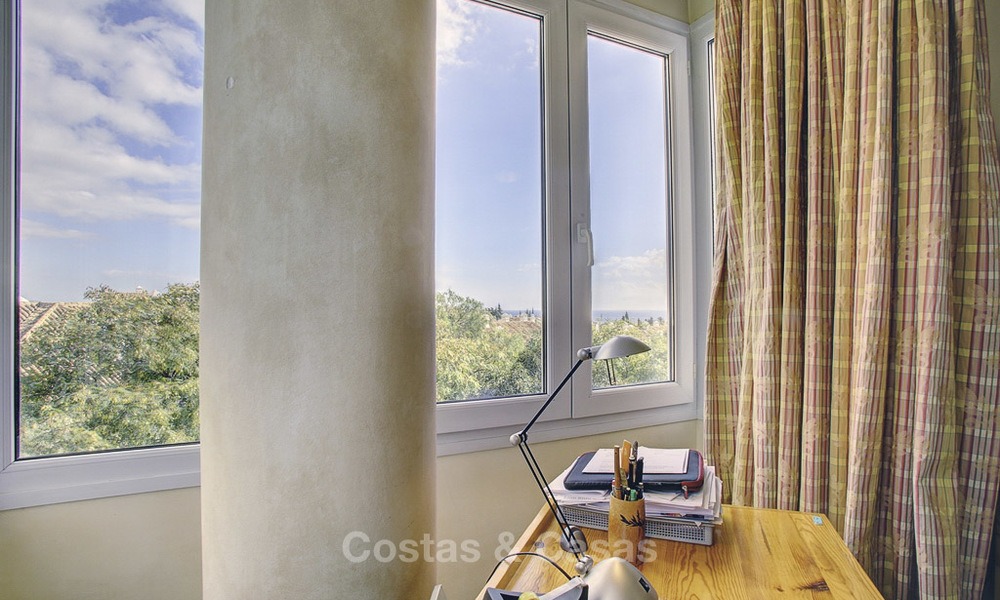 Ruim appartement met panoramisch zeezicht te koop, in een prestigieus complex aan de Golden Mile, Marbella 13170