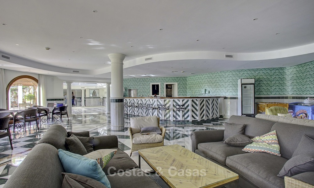 Ruim appartement met panoramisch zeezicht te koop, in een prestigieus complex aan de Golden Mile, Marbella 13190