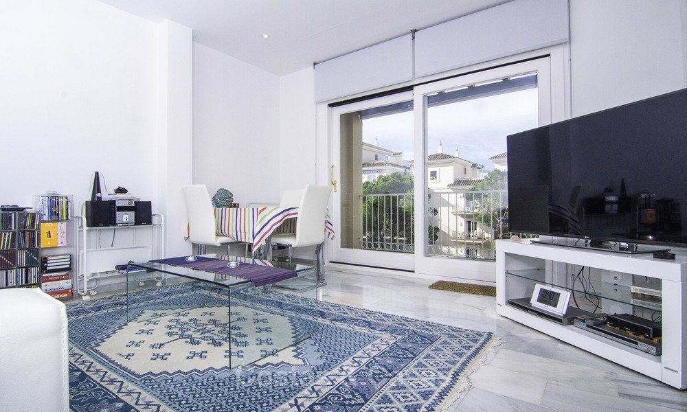 Aantrekkelijk penthouse appartement met adembenemend zeezicht te koop, in een strandcomplex te Puerto Banus, Marbella 13238