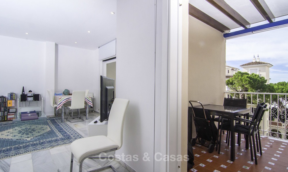 Aantrekkelijk penthouse appartement met adembenemend zeezicht te koop, in een strandcomplex te Puerto Banus, Marbella 13245