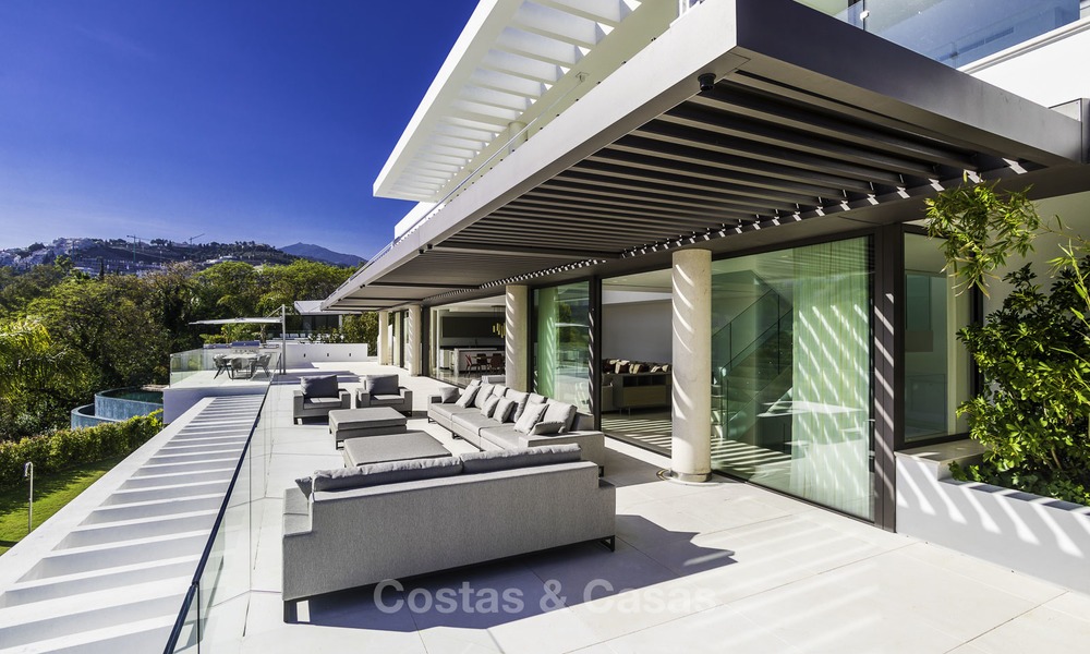 Gloednieuwe moderne luxe villa met golf en zeezicht te koop, instapklaar, in een golf resort in Nueva Andalucia, Marbella - Benahavis 13253