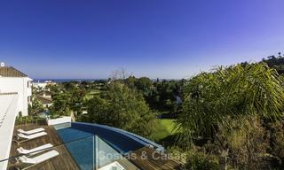 Gloednieuwe moderne luxe villa met golf en zeezicht te koop, instapklaar, in een golf resort in Nueva Andalucia, Marbella - Benahavis 13261 