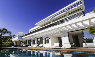 Gloednieuwe moderne luxe villa met golf en zeezicht te koop, instapklaar, in een golf resort in Nueva Andalucia, Marbella - Benahavis 13265 