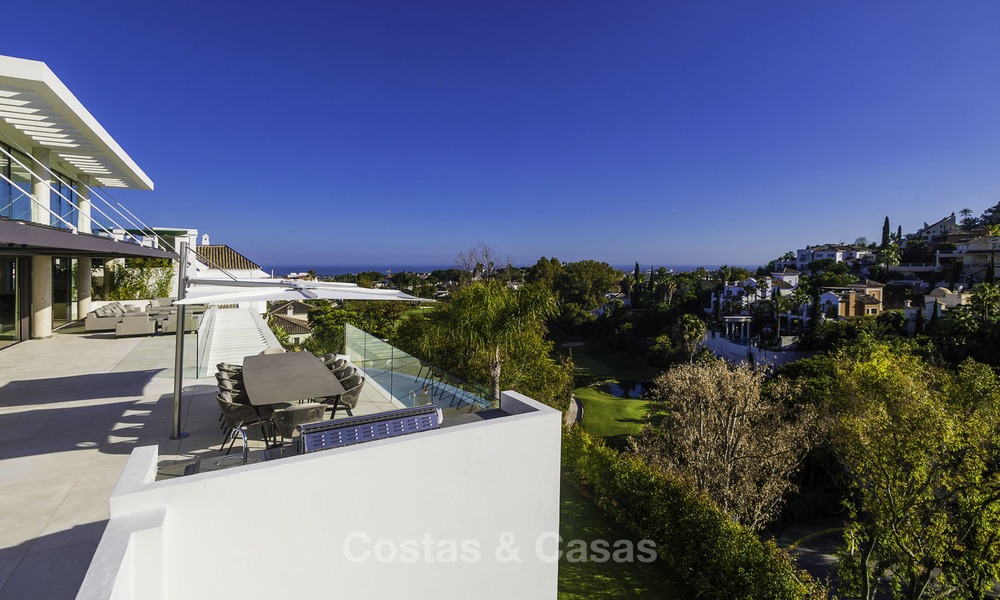 Gloednieuwe moderne luxe villa met golf en zeezicht te koop, instapklaar, in een golf resort in Nueva Andalucia, Marbella - Benahavis 13271