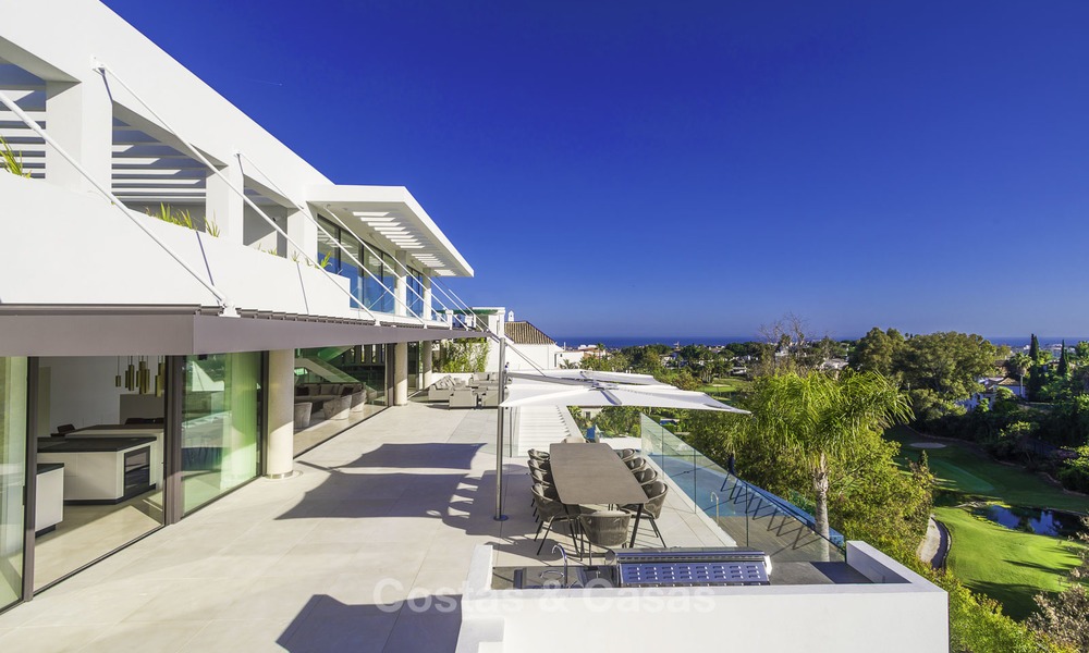 Gloednieuwe moderne luxe villa met golf en zeezicht te koop, instapklaar, in een golf resort in Nueva Andalucia, Marbella - Benahavis 13272