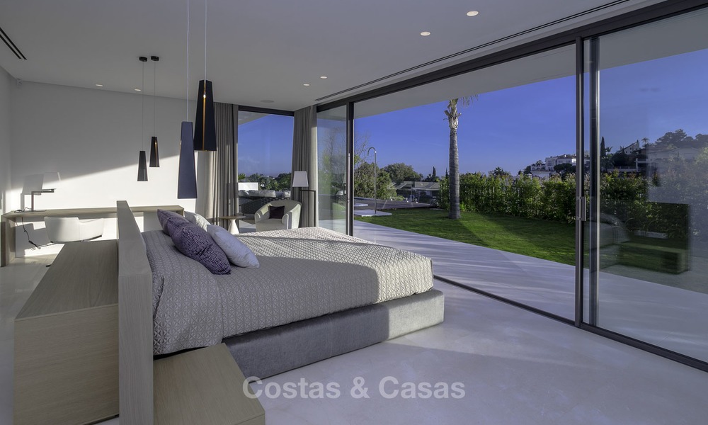 Gloednieuwe moderne luxe villa met golf en zeezicht te koop, instapklaar, in een golf resort in Nueva Andalucia, Marbella - Benahavis 13278