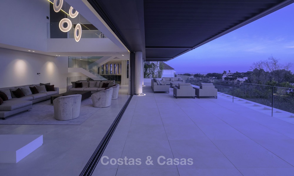 Gloednieuwe moderne luxe villa met golf en zeezicht te koop, instapklaar, in een golf resort in Nueva Andalucia, Marbella - Benahavis 13287