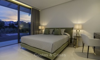 Gloednieuwe moderne luxe villa met golf en zeezicht te koop, instapklaar, in een golf resort in Nueva Andalucia, Marbella - Benahavis 13290 