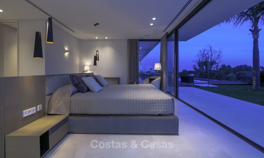 Gloednieuwe moderne luxe villa met golf en zeezicht te koop, instapklaar, in een golf resort in Nueva Andalucia, Marbella - Benahavis 13293