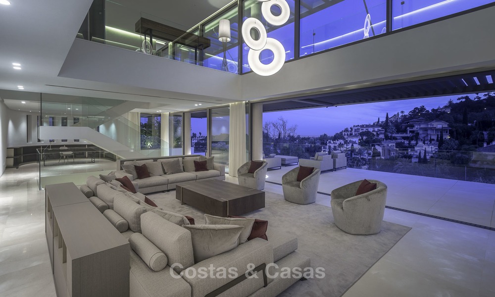 Gloednieuwe moderne luxe villa met golf en zeezicht te koop, instapklaar, in een golf resort in Nueva Andalucia, Marbella - Benahavis 13299