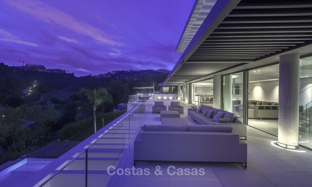 Gloednieuwe moderne luxe villa met golf en zeezicht te koop, instapklaar, in een golf resort in Nueva Andalucia, Marbella - Benahavis 13302