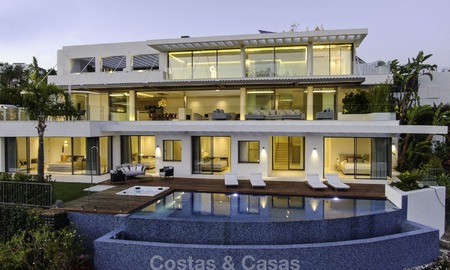Gloednieuwe moderne luxe villa met golf en zeezicht te koop, instapklaar, in een golf resort in Nueva Andalucia, Marbella - Benahavis 13308