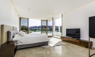 Verbluffende nieuwe moderne luxe villa te koop, direct aan de golfbaan in een exclusief resort, Benahavis, Marbella 13402 