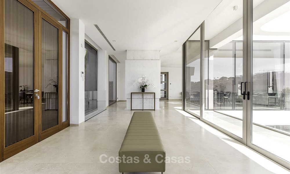 Verbluffende nieuwe moderne luxe villa te koop, direct aan de golfbaan in een exclusief resort, Benahavis, Marbella 13428
