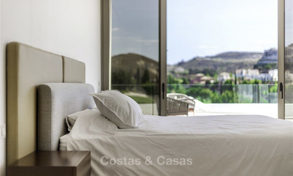Verbluffende nieuwe moderne luxe villa te koop, direct aan de golfbaan in een exclusief resort, Benahavis, Marbella 13434