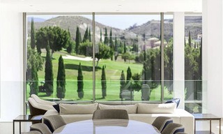 Verbluffende nieuwe moderne luxe villa te koop, direct aan de golfbaan in een exclusief resort, Benahavis, Marbella 13437 