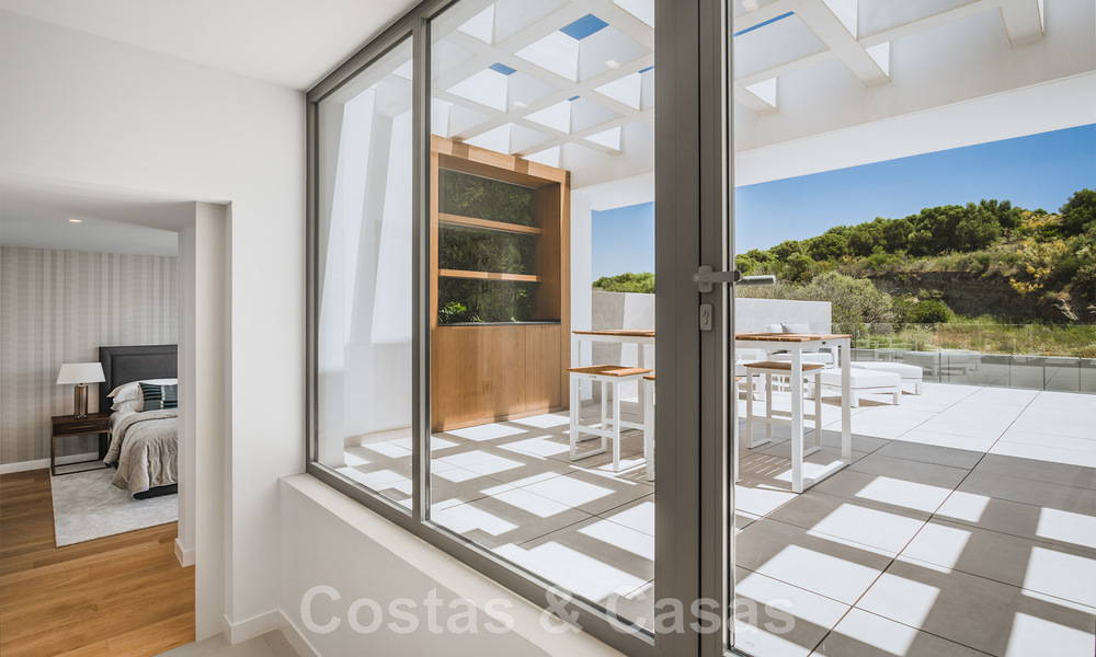 Nieuwe moderne vrijstaande luxe villa's te koop op de New Golden Mile, tussen Marbella en Estepona. Instapklaar. 43065